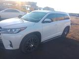 Toyota Highlander 2019 года за 18 500 000 тг. в Астана – фото 3