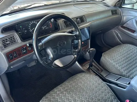 Toyota Camry 1997 года за 4 000 000 тг. в Алматы – фото 16