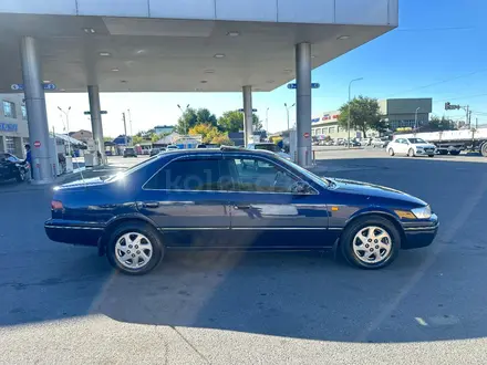 Toyota Camry 1997 года за 4 000 000 тг. в Алматы – фото 4