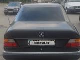 Mercedes-Benz E 200 1992 года за 1 700 000 тг. в Талдыкорган – фото 2