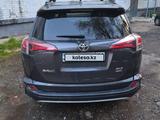 Toyota RAV4 2018 года за 13 900 000 тг. в Усть-Каменогорск – фото 2