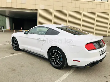 Ford Mustang 2021 года за 17 490 000 тг. в Алматы – фото 2