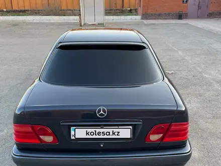 Mercedes-Benz E 200 1997 года за 3 400 000 тг. в Павлодар – фото 3