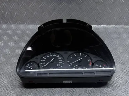Спидометр на BMW E39 1998 года за 2 990 тг. в Шымкент