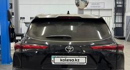 Toyota Highlander 2022 года за 28 500 000 тг. в Уральск – фото 2