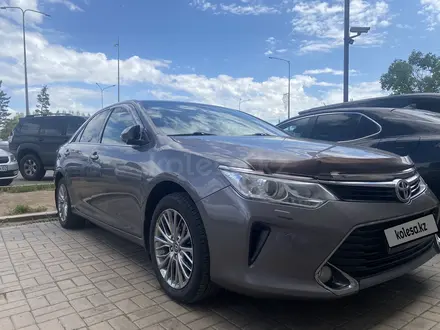 Toyota Camry 2016 года за 11 500 000 тг. в Астана – фото 2