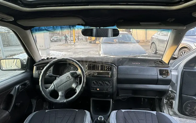 Volkswagen Golf 1994 года за 750 000 тг. в Алматы