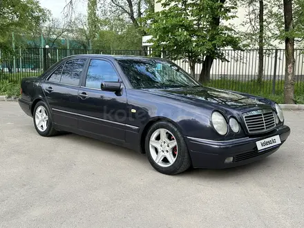 Mercedes-Benz E 320 1997 года за 3 900 000 тг. в Алматы – фото 2