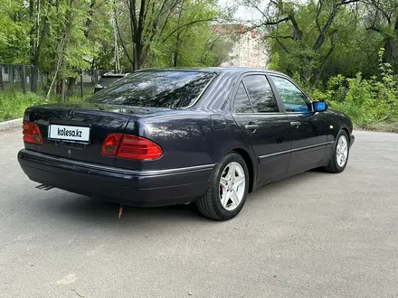 Mercedes-Benz E 320 1997 года за 3 900 000 тг. в Алматы – фото 7