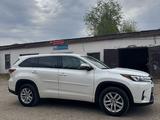 Toyota Highlander 2013 года за 9 100 000 тг. в Актобе