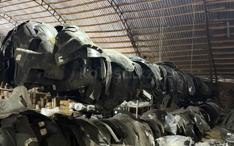 Подкрылки на hyundai kia Оригинал и дубликаты за 5 000 тг. в Астана