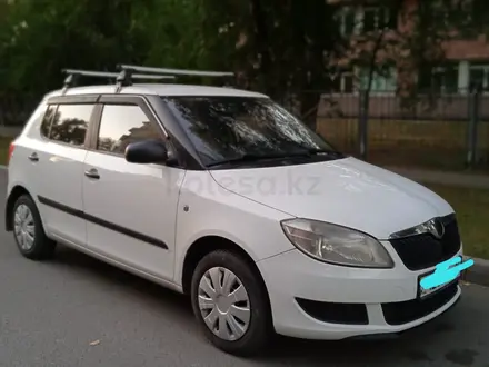 Skoda Fabia 2012 года за 3 100 000 тг. в Уральск – фото 2