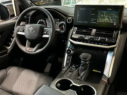 Toyota Land Cruiser GR Sport 2026 года за 69 850 000 тг. в Алматы – фото 15