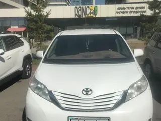 Toyota Sienna