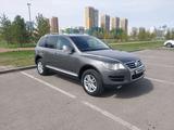 Volkswagen Touareg 2007 года за 7 150 000 тг. в Астана – фото 3