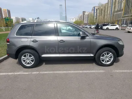 Volkswagen Touareg 2007 года за 6 500 000 тг. в Астана – фото 4