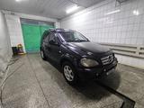 Mercedes-Benz ML 320 1999 года за 2 800 000 тг. в Есик – фото 4