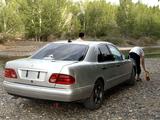 Mercedes-Benz E 240 1998 года за 2 800 000 тг. в Семей – фото 4