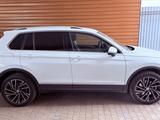 Volkswagen Tiguan 2020 года за 12 600 000 тг. в Алматы – фото 3