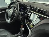 Toyota Camry 2018 года за 12 390 000 тг. в Актобе – фото 5