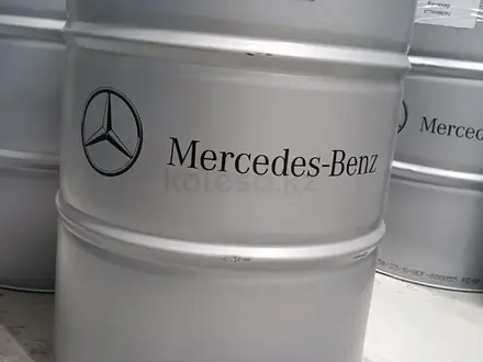 Оригинальное моторное масло 5W40 Mercedes-benz A000989630817AAEW за 5 415 тг. в Алматы