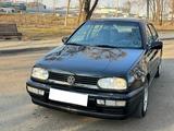 Volkswagen Golf 1997 годаfor3 000 000 тг. в Алматы