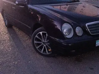 Mercedes-Benz E 200