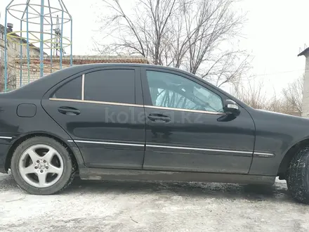 Mercedes-Benz C 320 2001 года за 2 500 000 тг. в Семей – фото 3