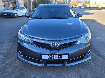 Toyota Camry 2014 года за 6 400 000 тг. в Уральск – фото 3