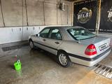 Mercedes-Benz C 200 1996 года за 2 200 000 тг. в Жанаозен – фото 3