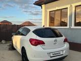 Opel Astra 2011 года за 3 100 000 тг. в Атырау – фото 2