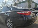 Toyota Camry 2015 года за 6 500 000 тг. в Уральск – фото 4