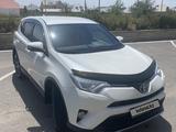 Toyota RAV4 2017 годаfor11 500 000 тг. в Шымкент