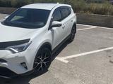 Toyota RAV4 2017 года за 11 500 000 тг. в Шымкент – фото 2