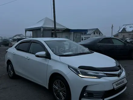 Toyota Corolla 2018 года за 9 300 000 тг. в Алматы