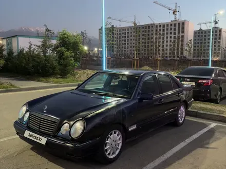 Mercedes-Benz E 230 1995 года за 1 300 000 тг. в Алматы – фото 2
