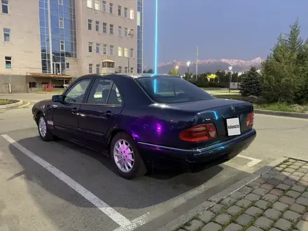 Mercedes-Benz E 230 1995 года за 1 300 000 тг. в Алматы – фото 3