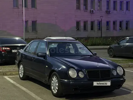Mercedes-Benz E 230 1995 года за 1 300 000 тг. в Алматы