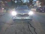 Toyota Highlander 2022 года за 19 700 000 тг. в Семей