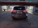 Toyota Highlander 2022 года за 19 700 000 тг. в Семей – фото 3