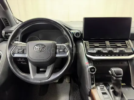 Toyota Land Cruiser Luxe 2023 года за 44 900 000 тг. в Алматы – фото 9