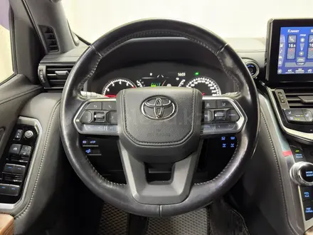Toyota Land Cruiser Luxe 2023 года за 44 900 000 тг. в Алматы – фото 13