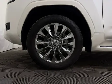 Toyota Land Cruiser Luxe 2023 года за 44 900 000 тг. в Алматы – фото 16