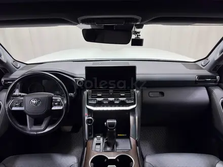 Toyota Land Cruiser Luxe 2023 года за 44 900 000 тг. в Алматы – фото 8