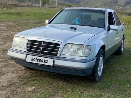 Mercedes-Benz E 220 1993 года за 2 400 000 тг. в Караганда – фото 5