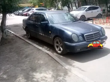 Mercedes-Benz E 230 1995 года за 2 650 000 тг. в Сатпаев – фото 2