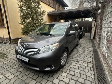 Toyota Sienna 2012 года за 13 000 000 тг. в Алматы