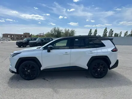 Toyota RAV4 Style HEV 2026 года за 26 390 000 тг. в Актобе – фото 2