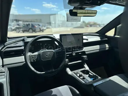 Toyota RAV4 Style HEV 2026 года за 26 390 000 тг. в Актобе – фото 16