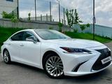 Lexus ES 350 2021 года за 23 500 000 тг. в Алматы